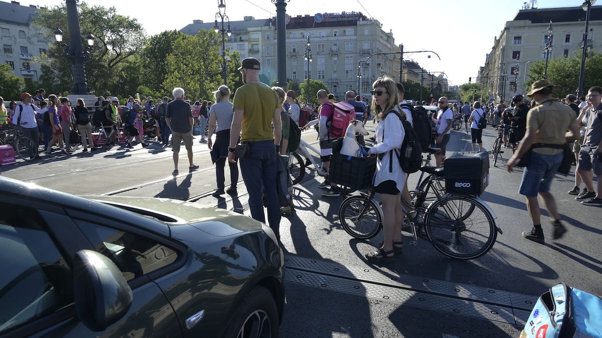 Maďaři protestují proti daňovým změnám